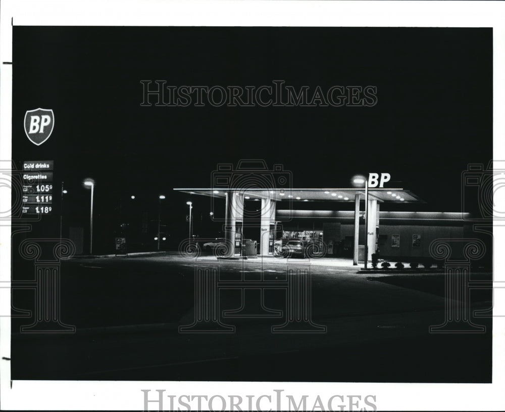 1991 Press Photo New BP Gas Station at Clifton &amp; Lake Ave - cva72482 - Historic Images