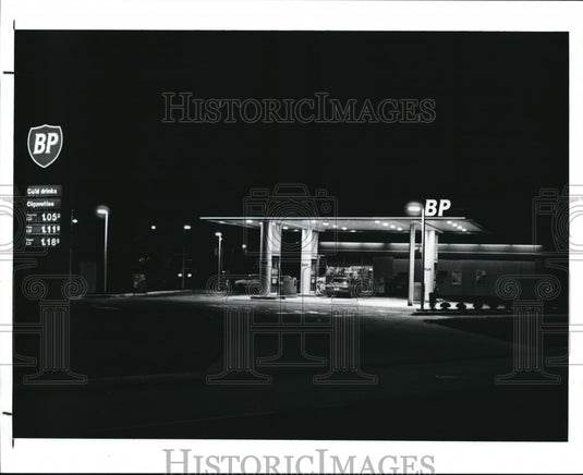 1991 Press Photo New BP Gas Station at Clifton & Lake Ave - cva72482 - Historic Images