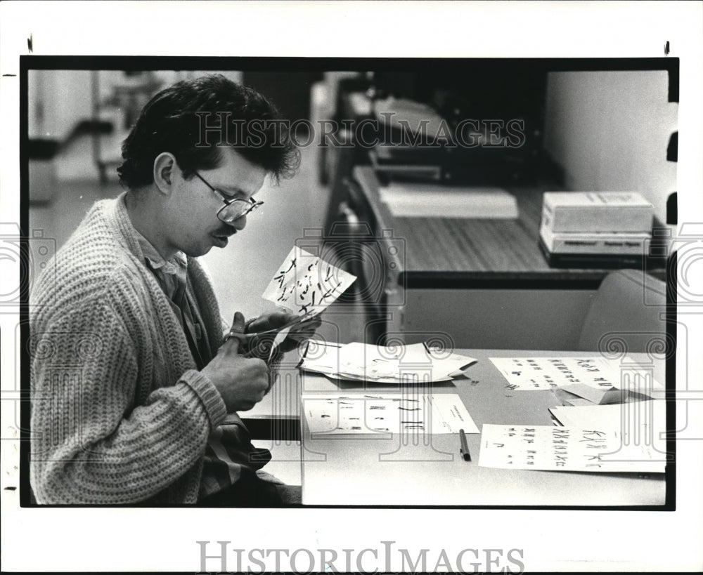 1988 Press Photo Mark Franko, research assistant cutting-off stuff - Historic Images