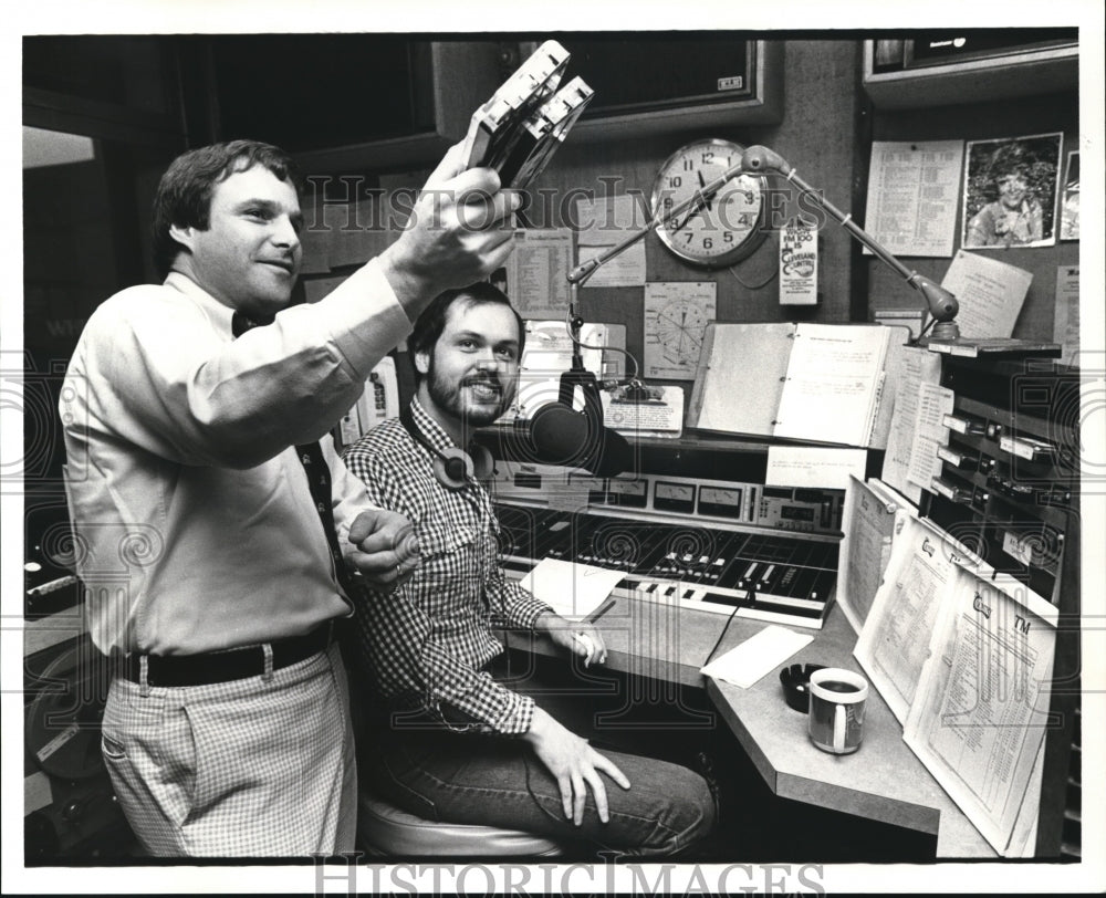 1980 Press Photo David Gerard general mgr & Bob McGee deejay Radio station WKSW - Historic Images