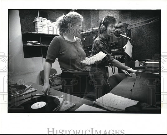 1989 Press Photo High School Radio director Don Homan & asst dir Carolyn Stys - Historic Images
