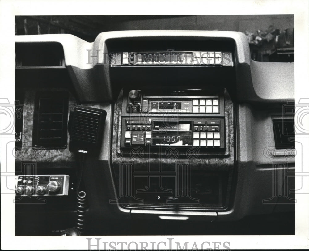 1986 Press Photo Stereo equipment for $3,500 in Ford Bronco - Historic Images