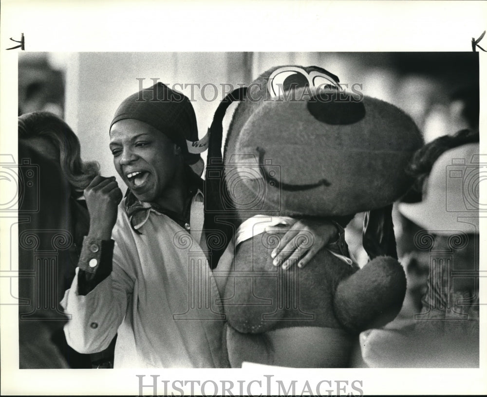 1984 Press Photo Patricia Murphy of Cleveland at the One Day White Elephant Sale - Historic Images