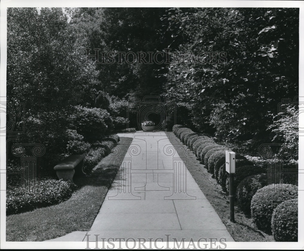1975 Press Photo The garden for the blind&#39;s entrance at Southeast corner-Historic Images