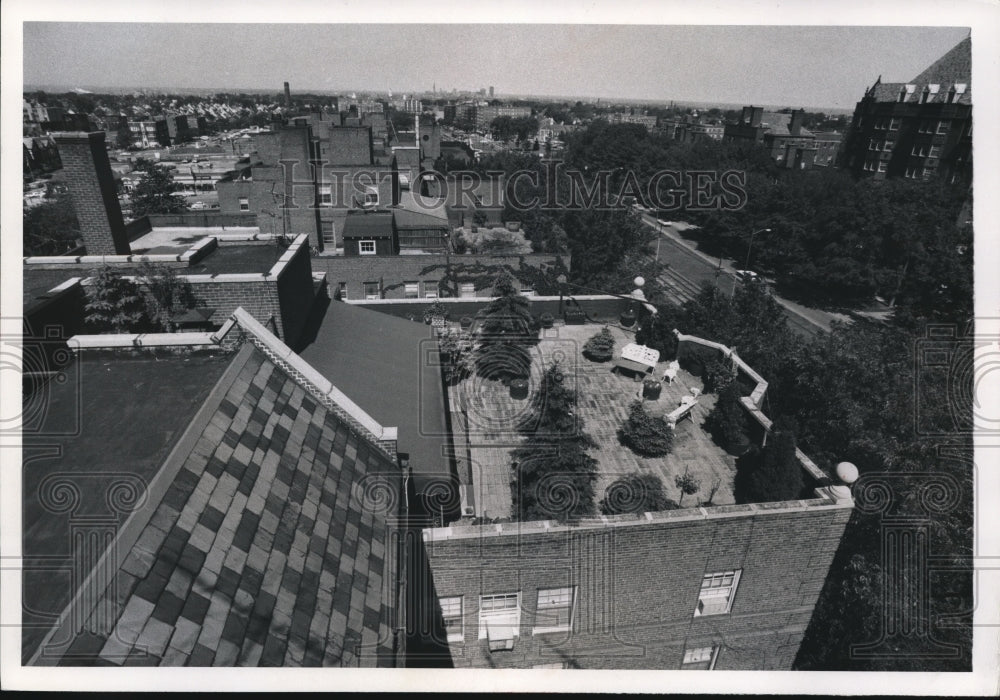 1972, The roof garden in Shaker Boulevard - cva72674 - Historic Images