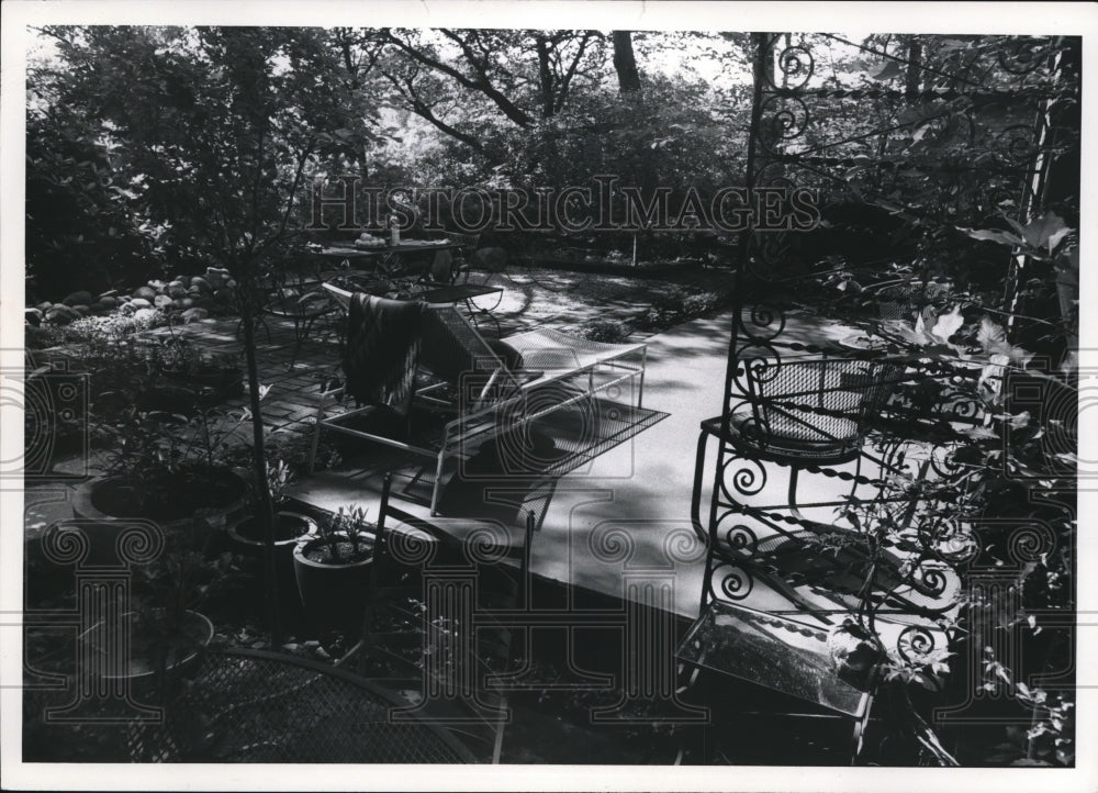 1972 Press Photo The home garden of Nancy Sloan - cva72677 - Historic Images