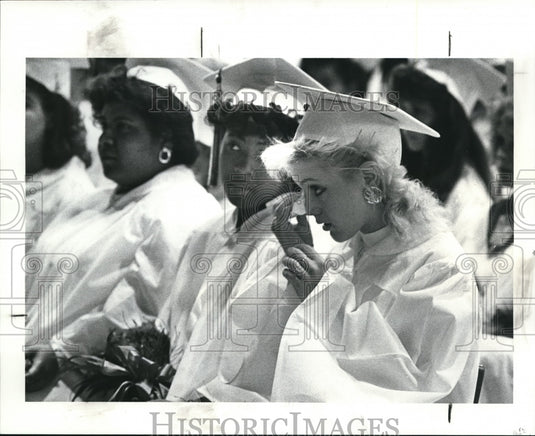 1987 Press Photo Carolyn A. Fox during the Lumen Cordium Commencement - Historic Images