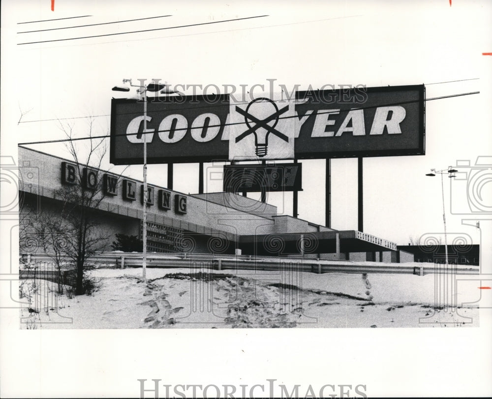 1978 Press Photo The Goodyear's temporary closed signage - Historic Images