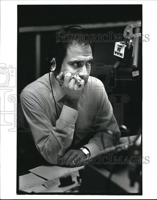 1987 Press Photo John Krist, WWWE AM talk show host - Historic Images