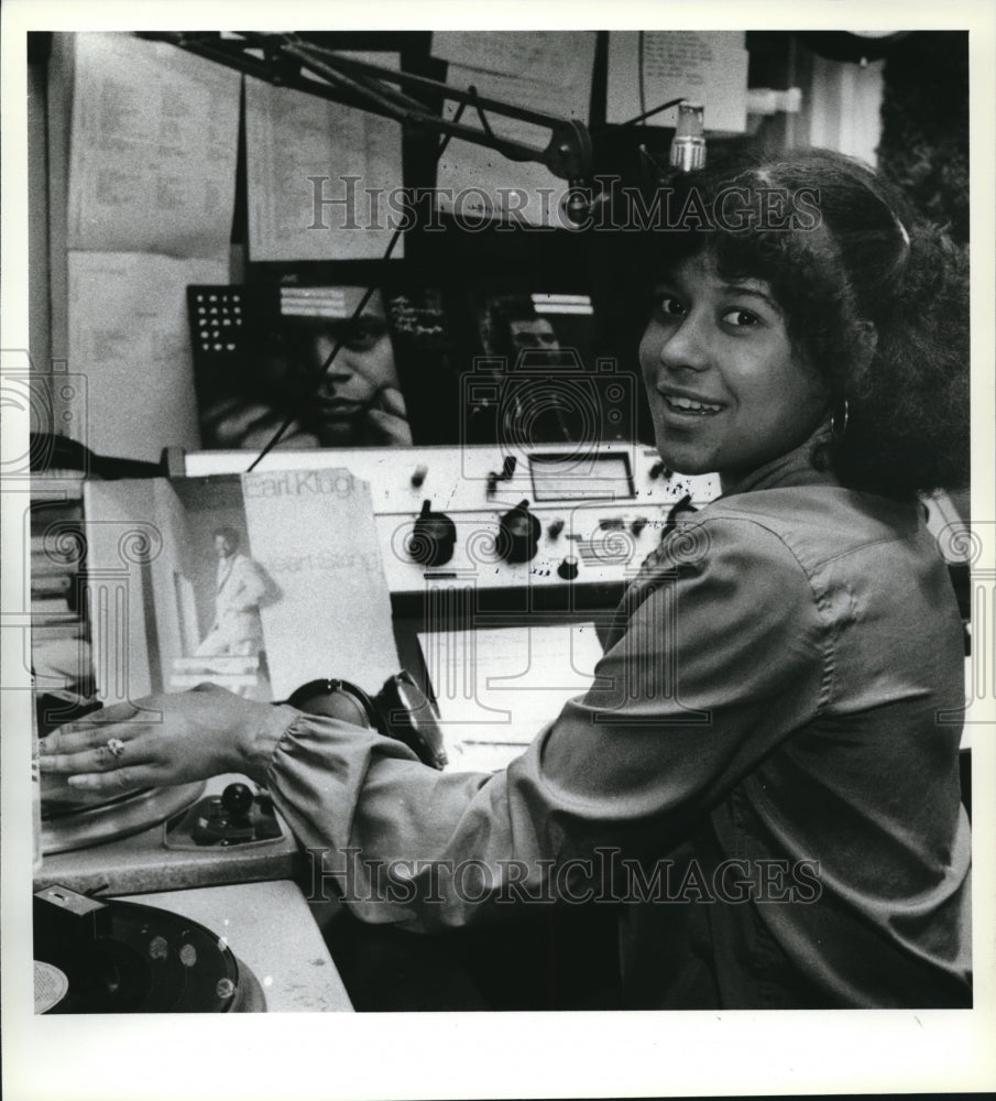 1979 Press Photo Zoe Thomas News and Disc Jockey WABQ - cva72818 - Historic Images
