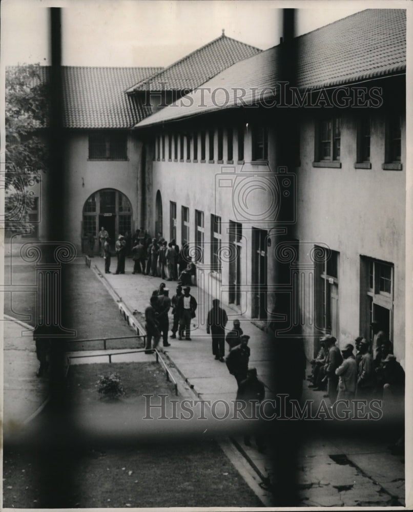 1971 Prisoners line at the kitchen yelling for the prison workers on - Historic Images