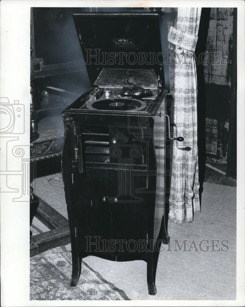 1972 Press Photo The record player - cva72909-Historic Images