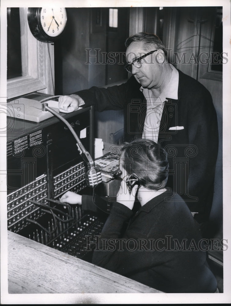1961 Press Photo Helen at Phone Switchboard in Cleveland House of Correction- Historic Images