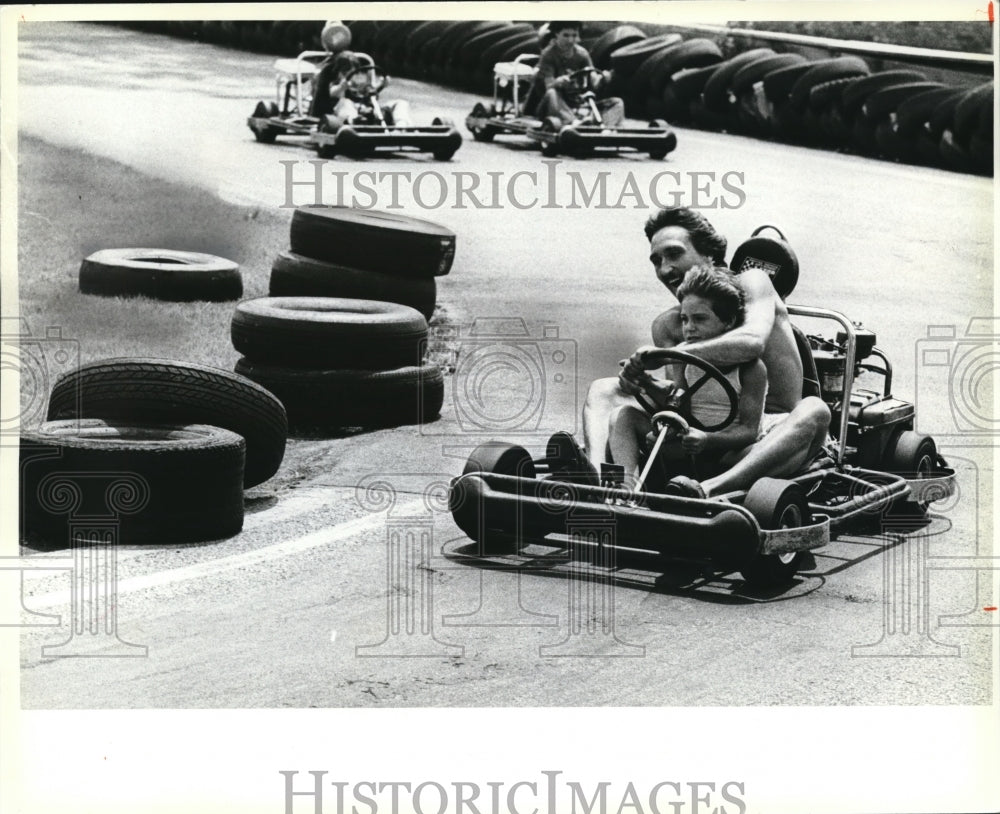 1979 Press Photo James Guddy and son James during the go cart ride - Historic Images