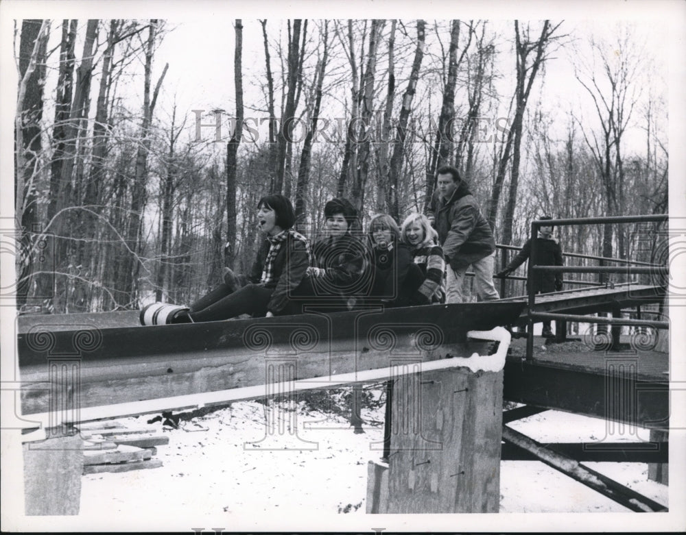 1967 Press Photo A quartet of Lakewood teenagers at Winter Funland - cva73175- Historic Images