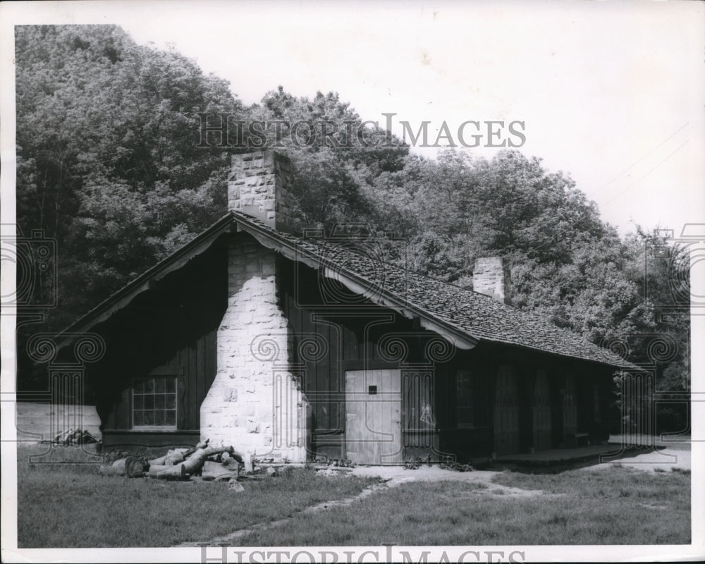 1957 Press Photo Handicraft building, River Road Camp of YMCA in N Chagrin - Historic Images