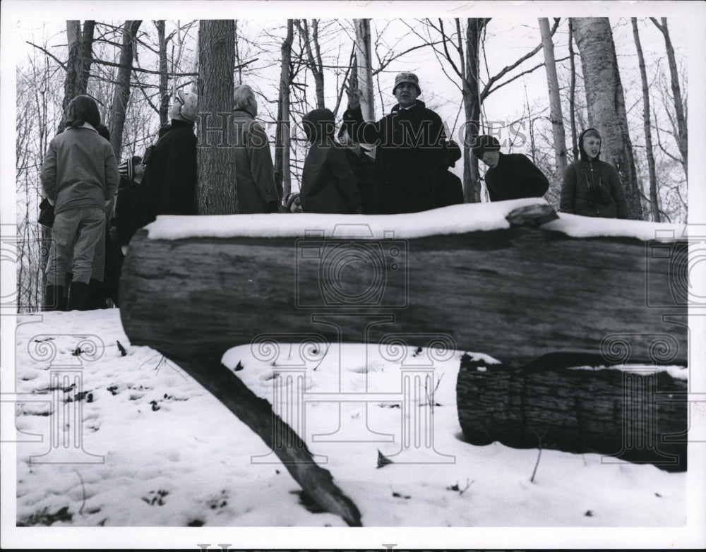 1967 Press Photo Jim Rooks at Metropolitan Park N Chagrin Nature Walk-Historic Images