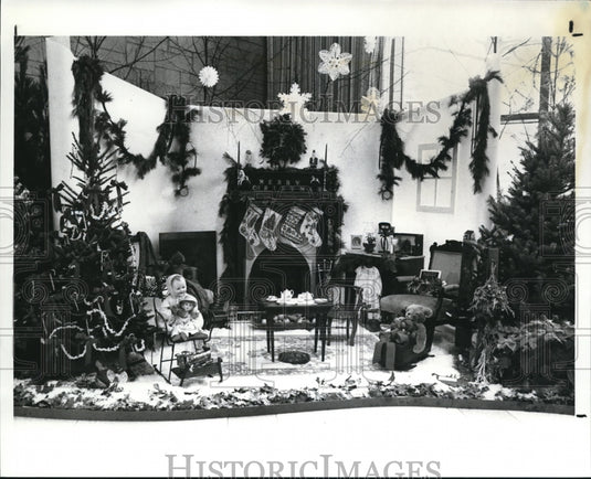1989 Press Photo Christmas Decor Display at Garden Center of Greater Cleveland - Historic Images
