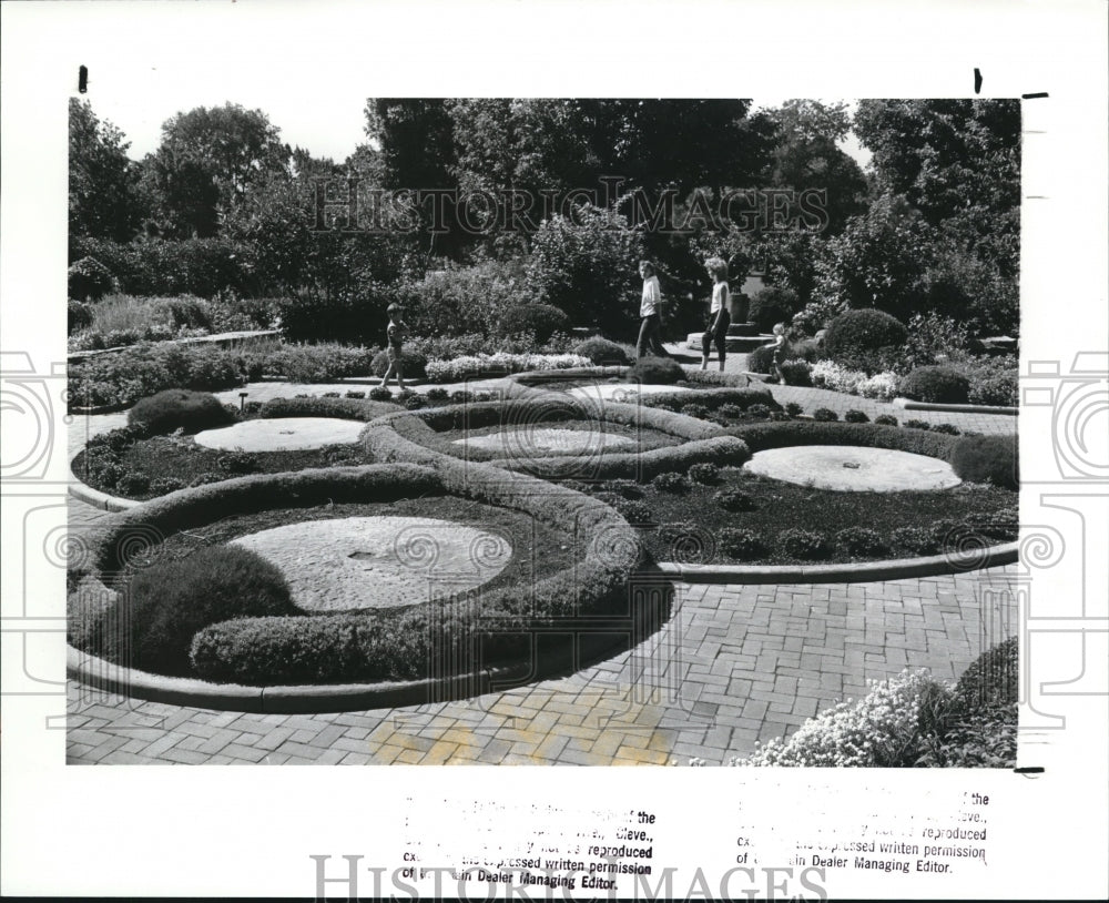 1988 Press Photo The  Herb Garden in Garden Center of Greater Cleveland - Historic Images