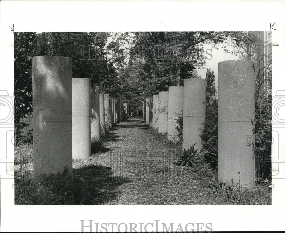 1982 Press Photo Donald gray garden - Historic Images