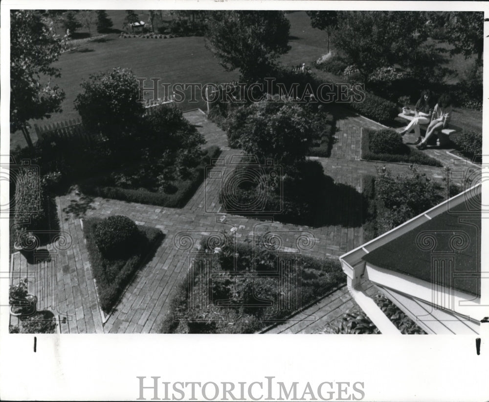 1982 Press Photo Pilla Gardens - Historic Images