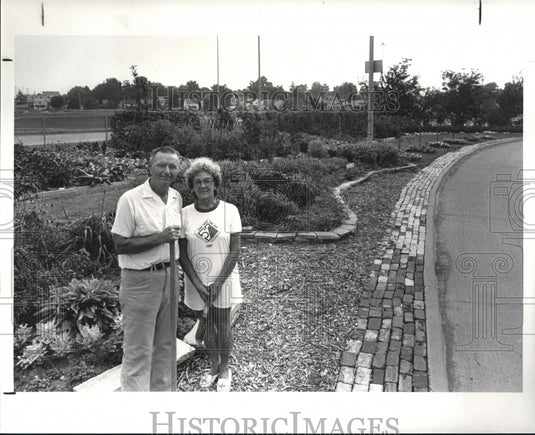 1987 Press Photo Elmwood Community Gardens, Steve & Betty Cernan - Historic Images