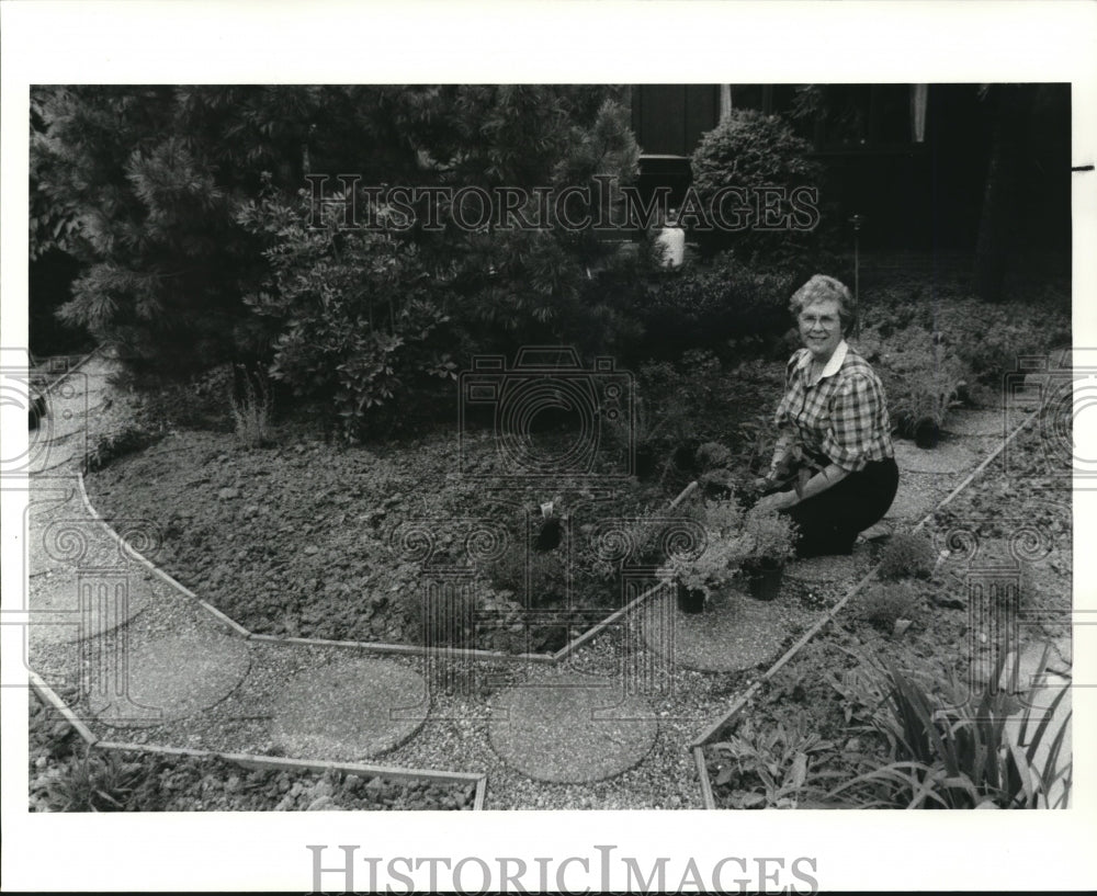 1986 Press Photo The herb garden of Corinne Reid - Historic Images