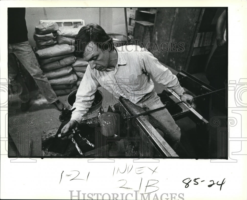 1979 Press Photo Glass Blowing - Historic Images
