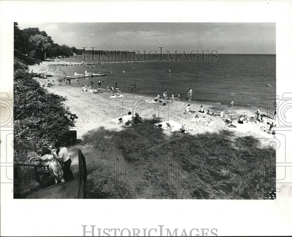 1984 Press Photo Huntington Beach Bay Village - cva73449 - Historic Images