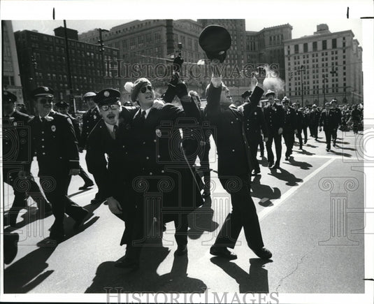 1987 Press Photo Cleveland fire dept march down in St. Patrick's day parade - Historic Images