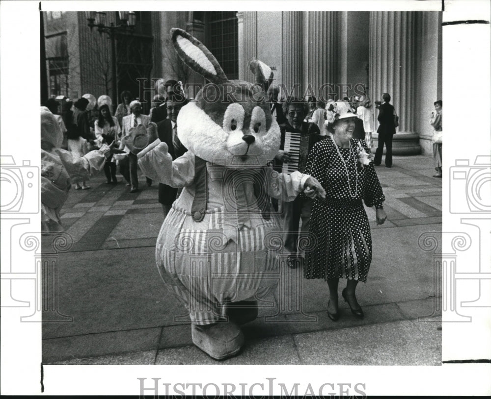 1989 Press Photo Easter Parade at Tower City downtown - cva73514-Historic Images