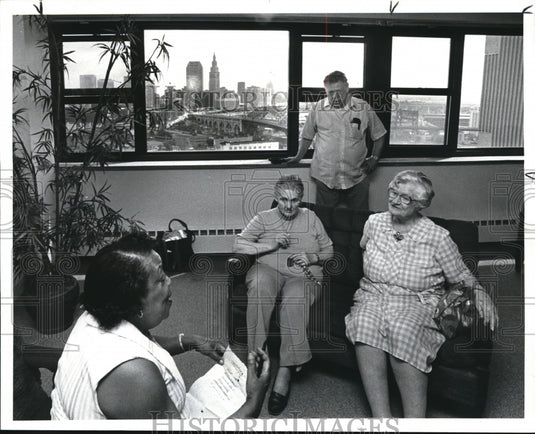1986 Press Photo Lakeview Terrace Residents' meeting - Historic Images
