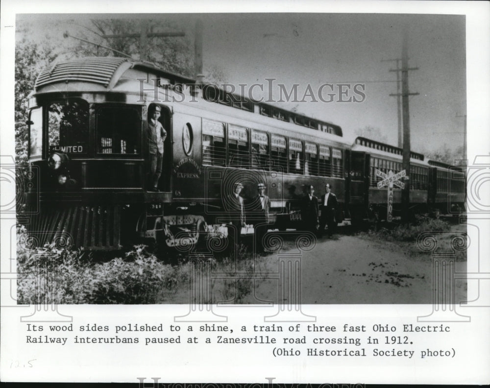 1980 Press Photo  Ohio Electric Railway interurbans paused at Zaneville road - Historic Images