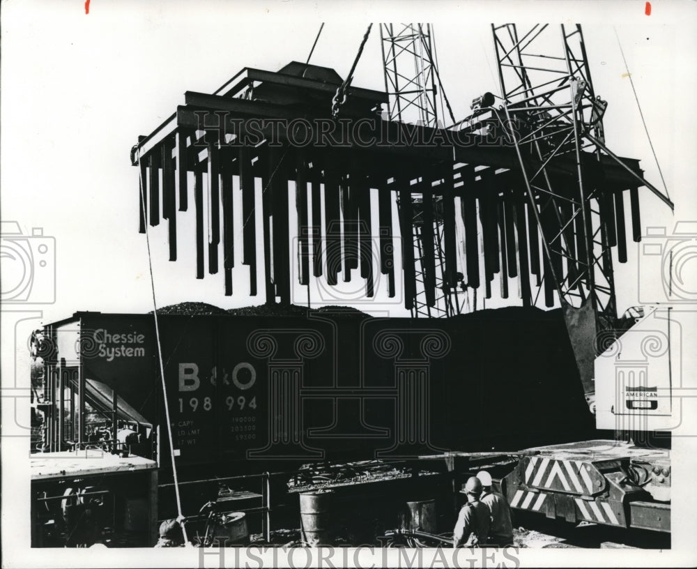 1977 Press Photo Galloping Gertie a massive vibrator designed &amp; built by Chessie - Historic Images