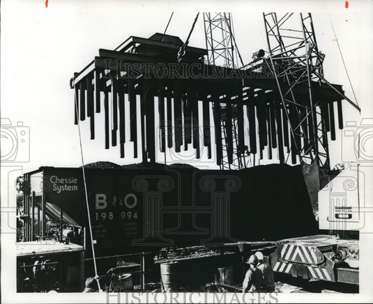 1977 Press Photo Galloping Gertie a massive vibrator designed & built by Chessie - Historic Images