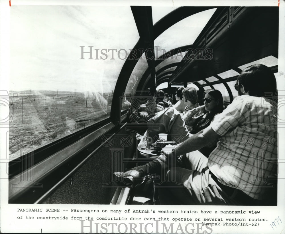 1980 Press Photo Passengers on many Amtrak&#39;s western trains have panoramic view - Historic Images