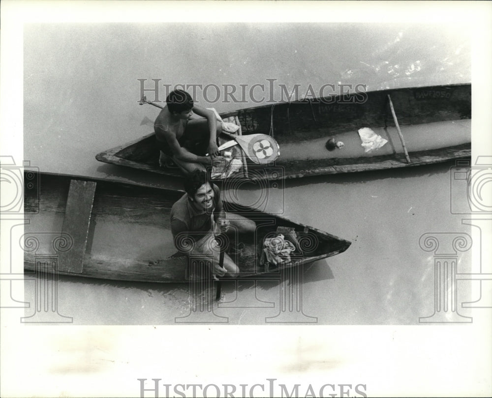 1985 Press Photo Boat Riding in the Amazon River - Historic Images