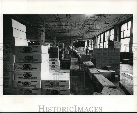 Press Photo Revco's single floor warehouse correspond to merchandise grouping - Historic Images