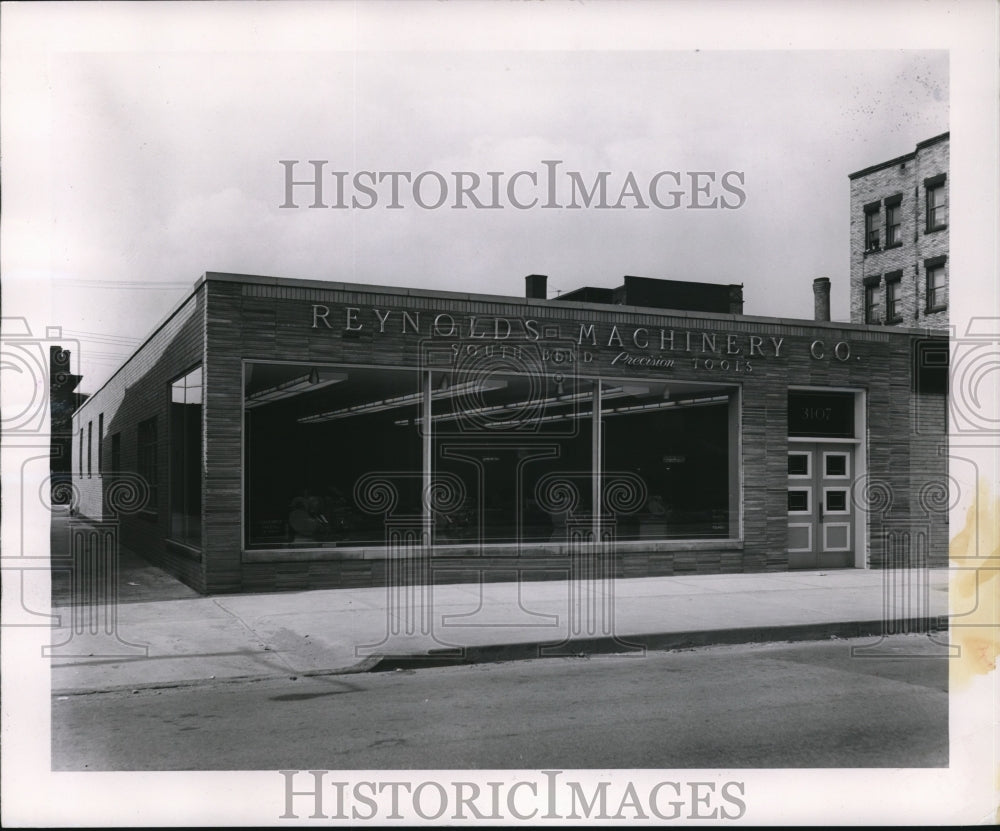 1953 Press Photo New Reynolds Machinery Co. Bldg, 3107 Carnegie Ave - cva73883 - Historic Images