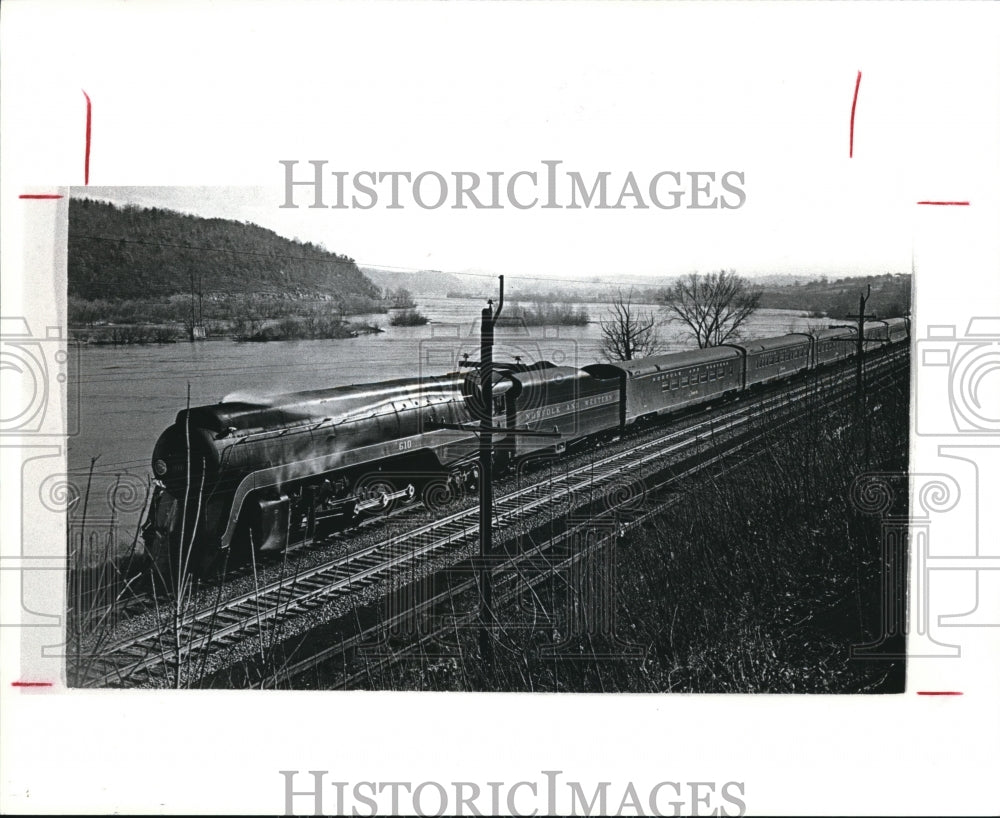 1986 Press Photo The Train at Norfolk, Western - Historic Images
