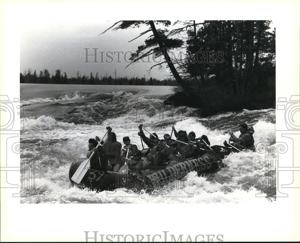 Press Photo The Men\s are Rafting - Historic Images