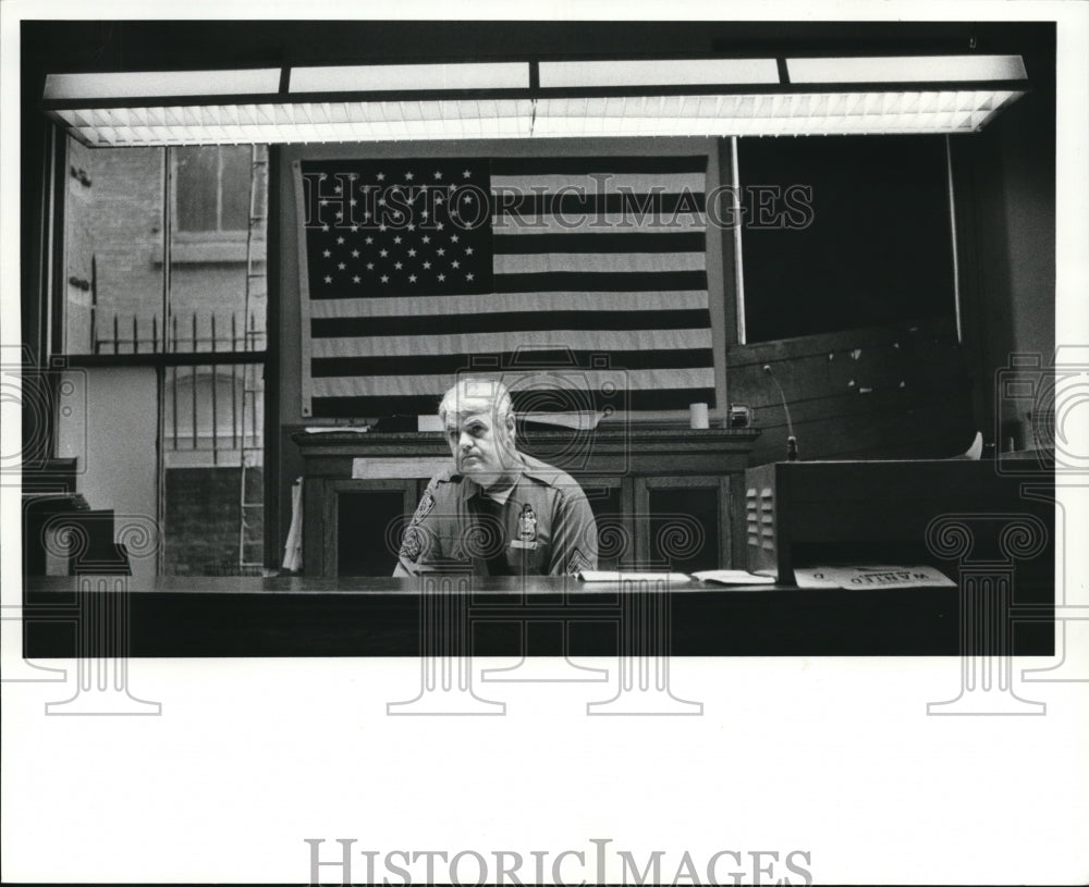 1981 Press Photo Police booking desk at Miami - Historic Images