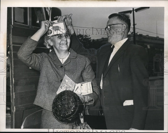 1964, Mr. and Mrs. Nicholas Papp during the Senior Blossom Tour - Historic Images