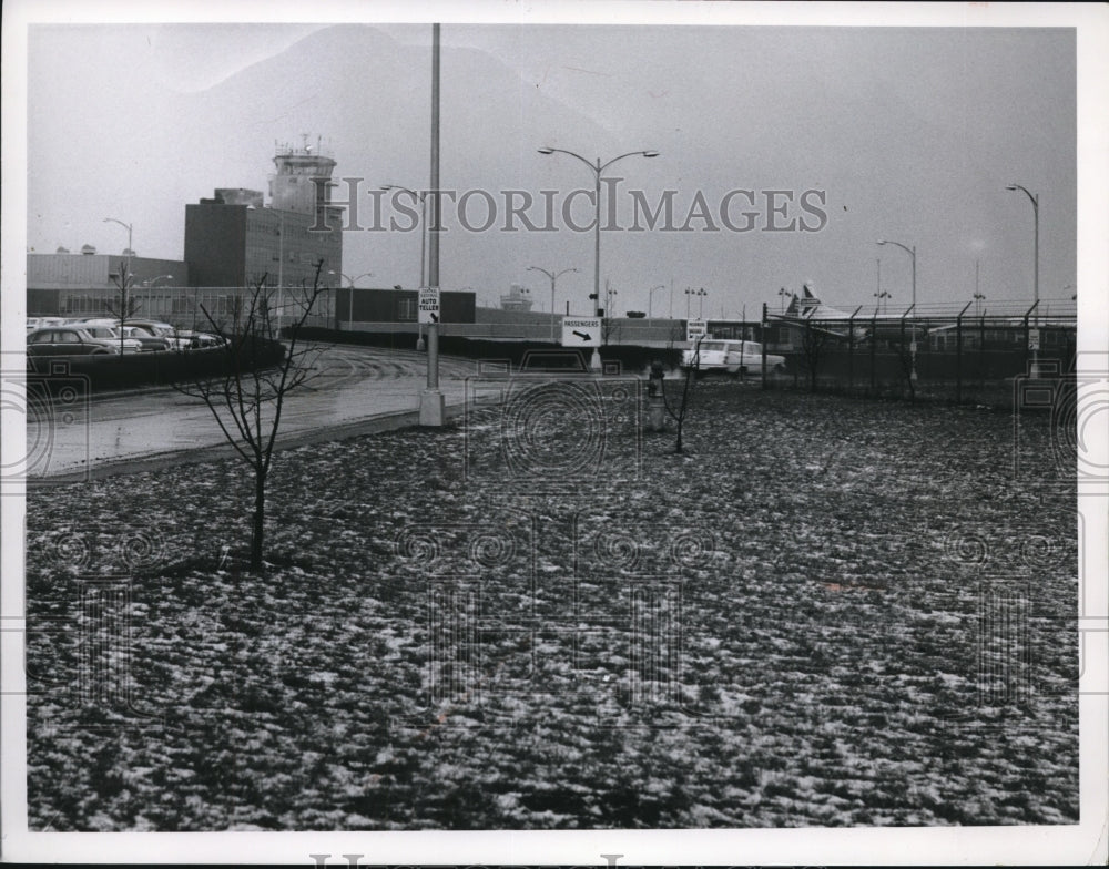 1960 Press Photo Cleveland Hopkins Airport rapid terminate on grass plot. - Historic Images