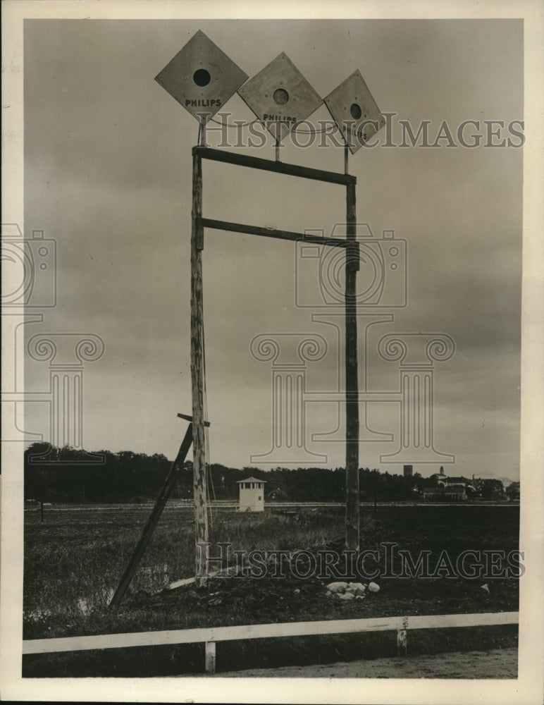 1930 Press Photo Europe's strongest loudspeaker, giant horn - cva74423-Historic Images