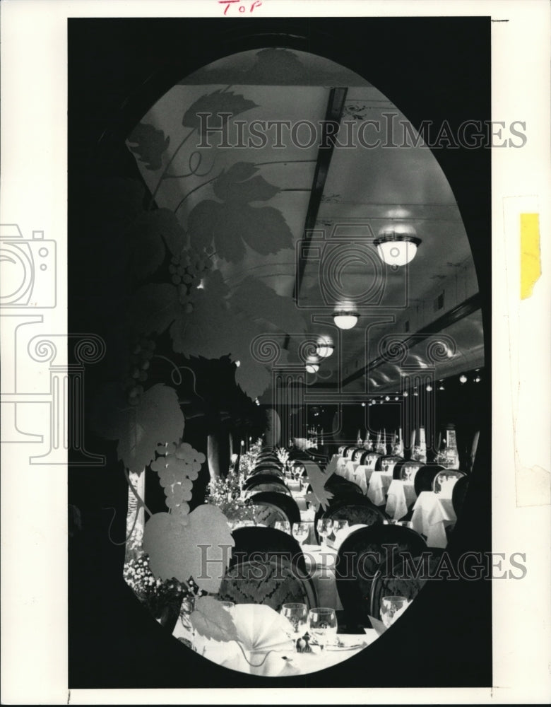 1992 Press Photo Elegant dinning room at the Napa Valley Wine Train - cva74580 - Historic Images