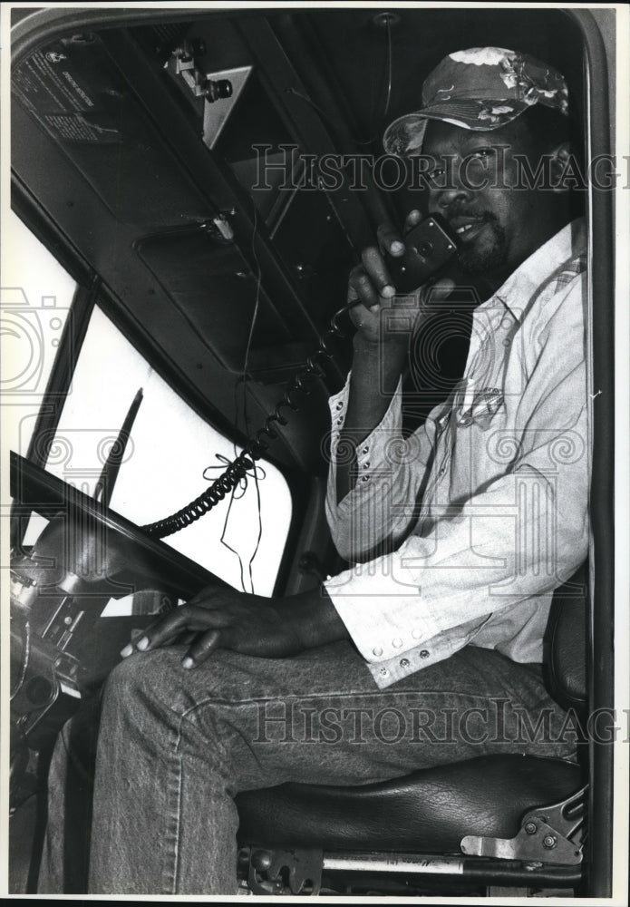 1989 Press Photo Sherman Peterman of Abbeyville, Ala., on his CB microphone - Historic Images