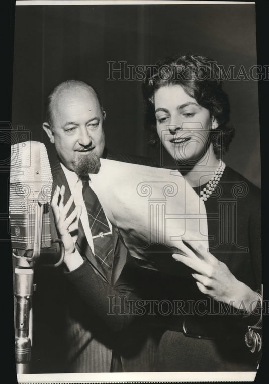 Press Photo Ken McGregor & Linda Berlin Performing ""My True Story" - cva74695 - Historic Images