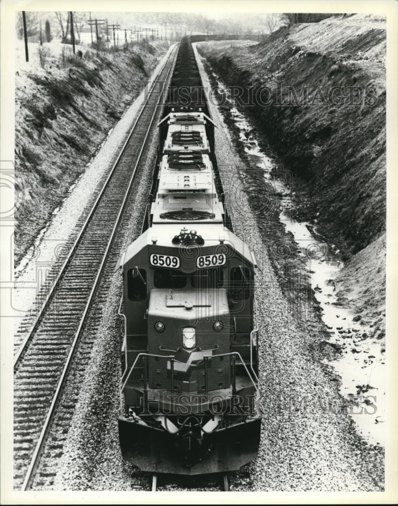 1986 Press Photo Diesel locomotive Unit coal train - Historic Images