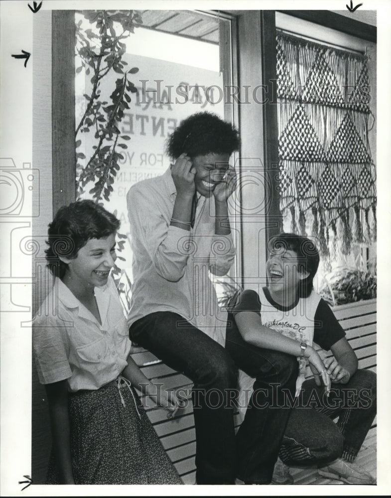 1985 Press Photo Laura Green, Rodney Stevenson & Alice Green, RapArt Center - Historic Images